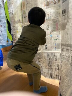 LINE_ALBUM_新聞紙迷路_250302_3_コピー