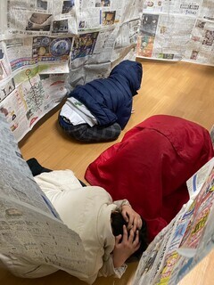 LINE_ALBUM_新聞紙迷路_250302_1_コピー